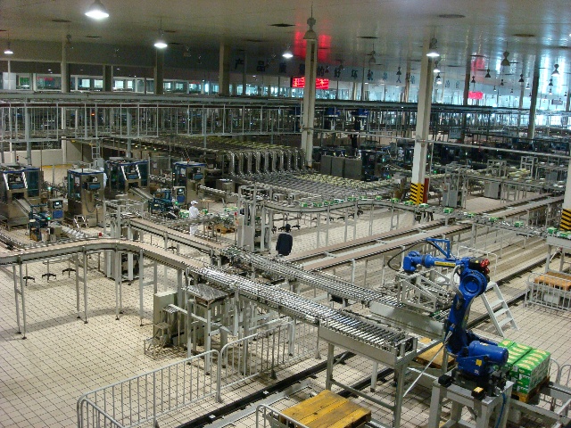 Geautomatiseerde Baksteen - Vorm Verpakte Zuivelproductielijn voor Zuivere/Opnieuw samengestelde Melk